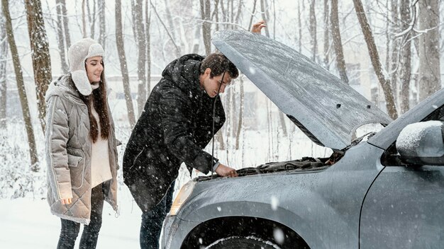 Jak dbać o samochód zimą: praktyczne porady