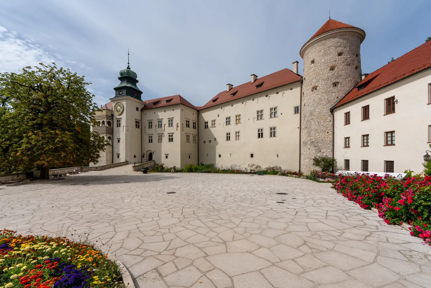 Renesansowy zamek Pieskowa Skała w Dolinie Prądnika